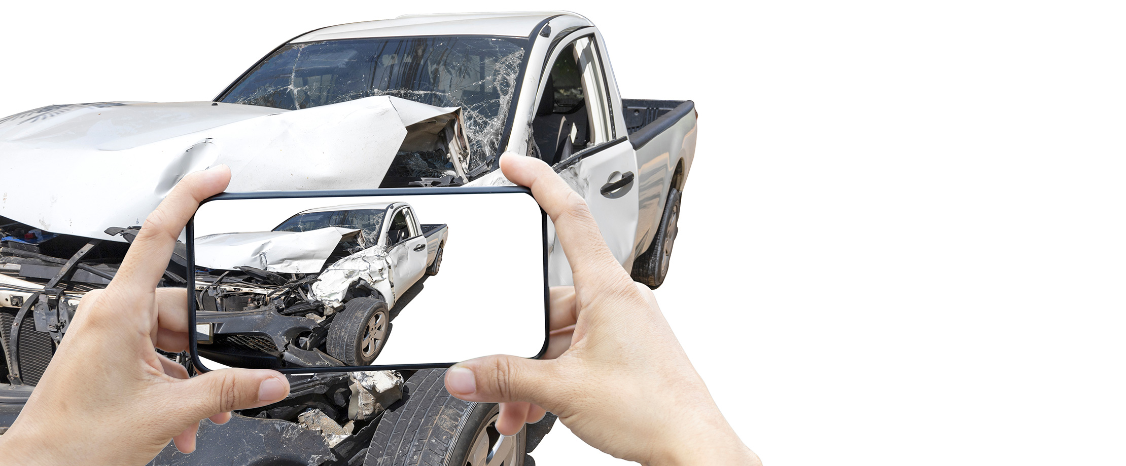 Mit einem Smartphone wird ein Foto eines Front- Schadens aufgenommen